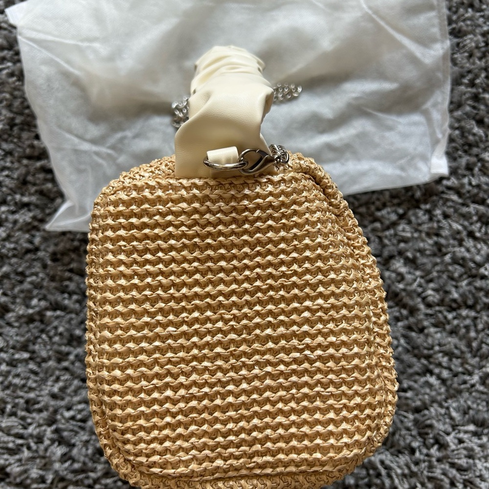 Elegant Tan Crossbody Bag with Cream Handle - Picture 5 of 8